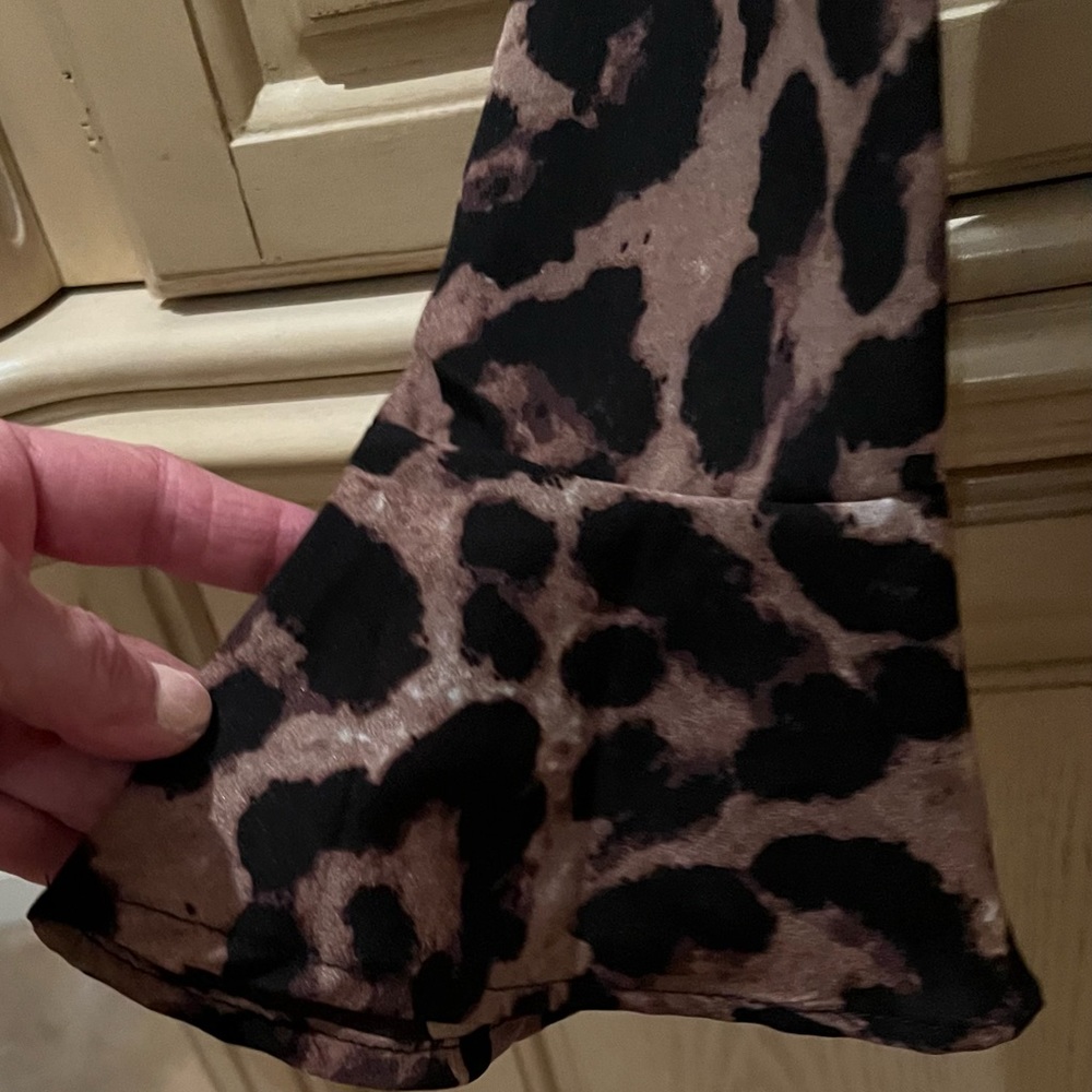 NWOT faux wrap v-neck leopard print dress - Picture 8 of 9